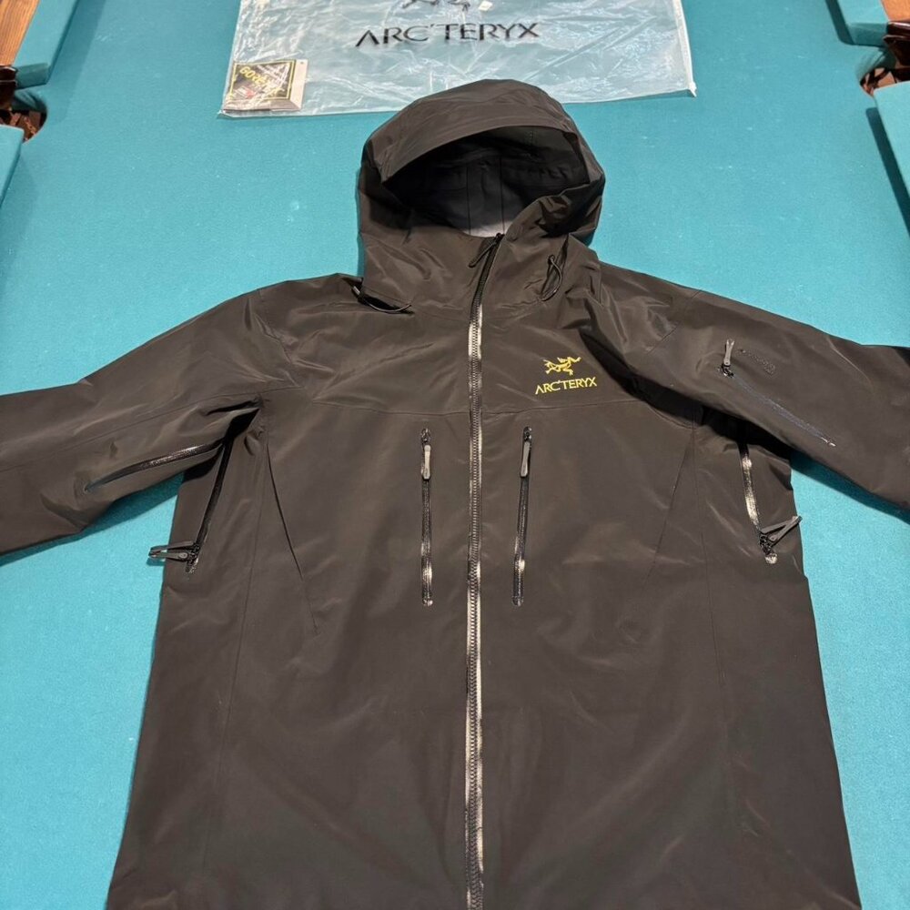 Arc'teryx Men's Jacket
